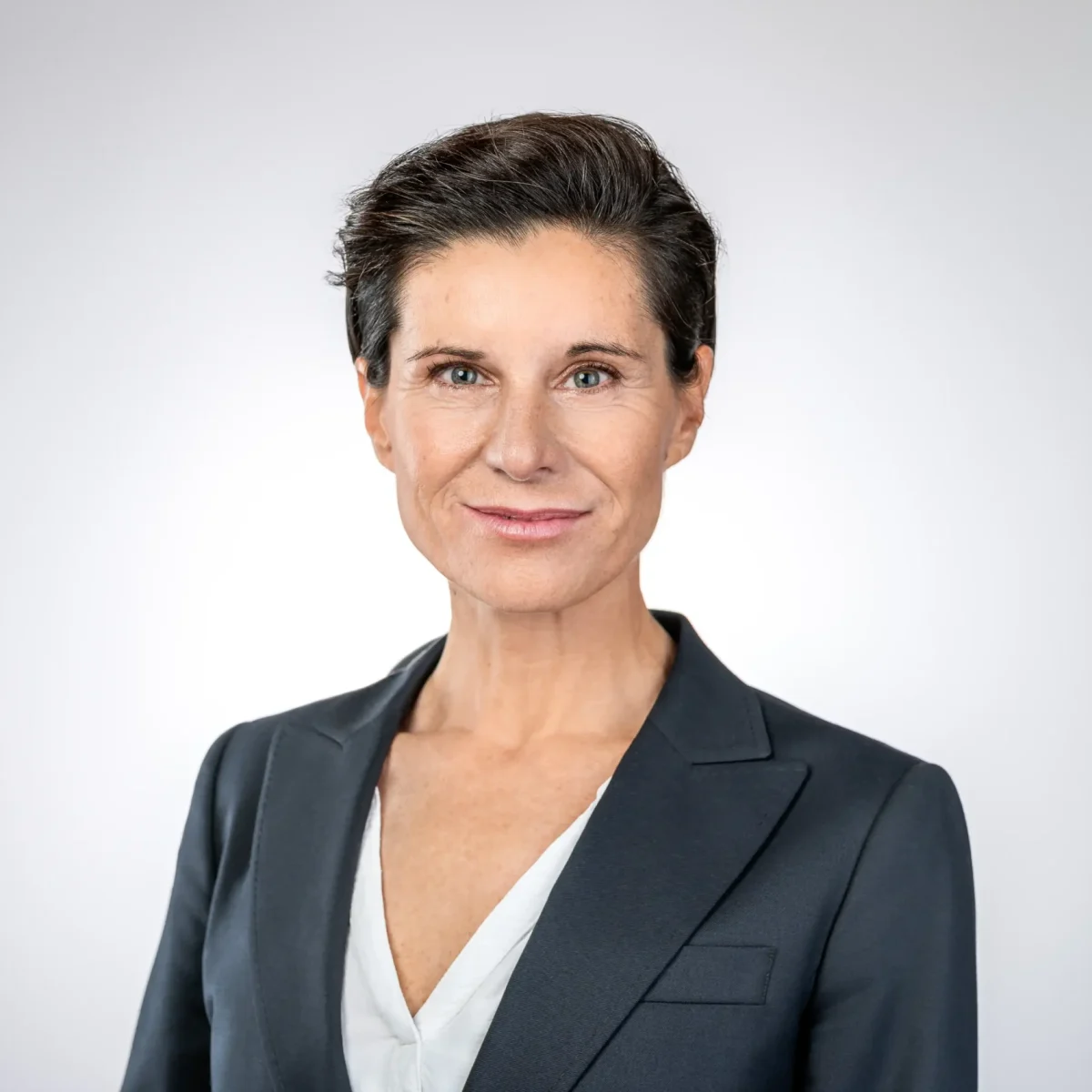Mag. Katja Schreibmayer – Expertin für Corporate Law und Public Economy Law Mag. Katja Schreibmayer – Expertin für Corporate Law und Public Economy Law